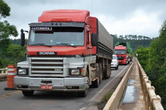 A travessia está liberada, mas há momentos de interrupção do trânsito em decorrência das obras
