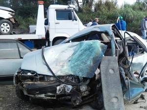 Hilux colidiu em Monza, onde estava o casal, na manhã desta sexta-feira