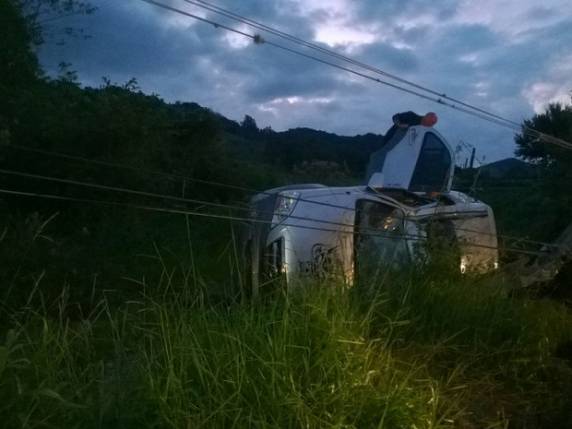 De acordo com polícia, um dos veículos fez uma ultrapassagem indevida