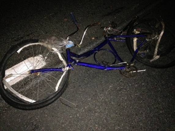 Ciclista morreu ao ser atropelado por três veículos na BR-101, em Sangão