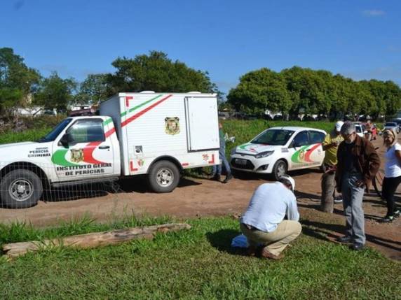Segundo polícia, menina 

estava com cordão umbilical e sacola no pescoço