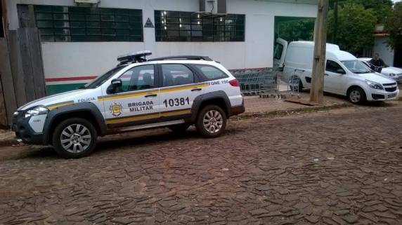 Ladrões fugiram em uma moto pela Rua General Neto