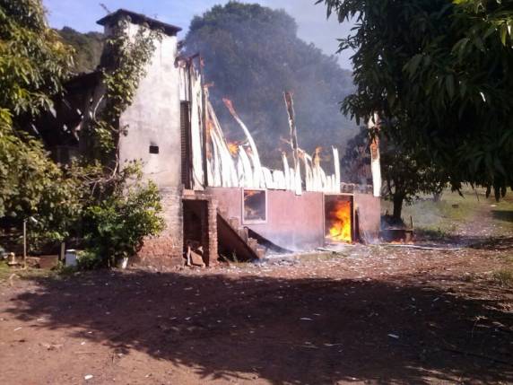 Casa foi destruída por incêndio no interior de Vista Gaúcha
