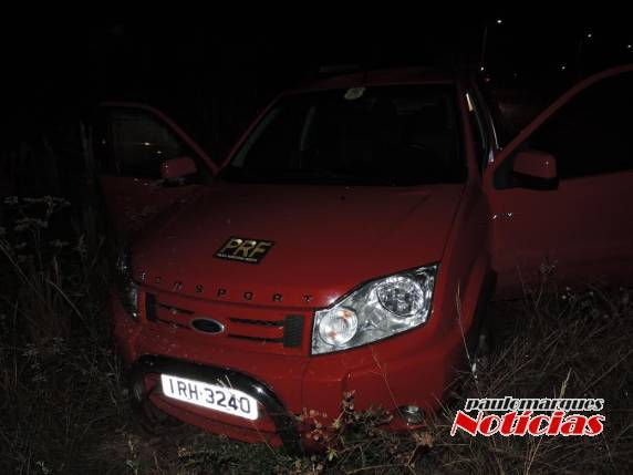 Ocupantes conseguiram fugir depois de abandonar a caminhoneta