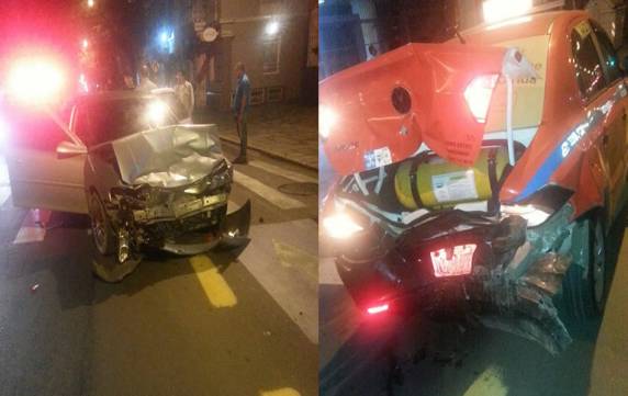 O motorista de um Astra colidiu em um táxi