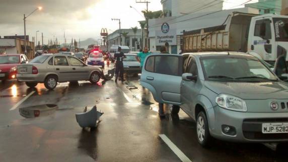 Trânsito da Avenida do Estado ficou congestionado devido ao acidente