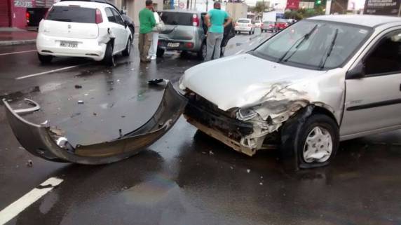 Trânsito da Avenida do Estado ficou congestionado devido ao acidente