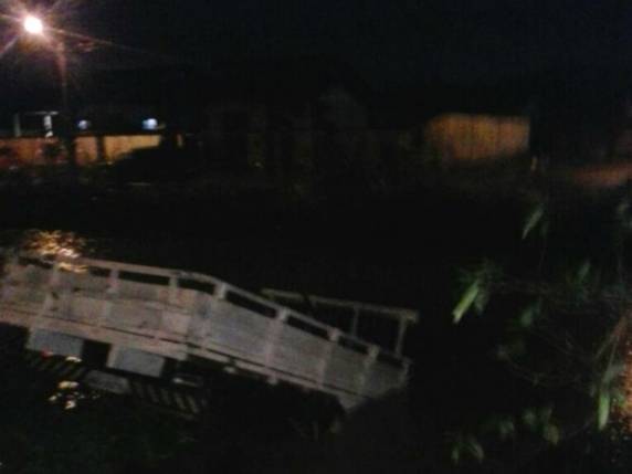 Motorista do veículo fazia transporte de pessoas que ficaram ilhadas