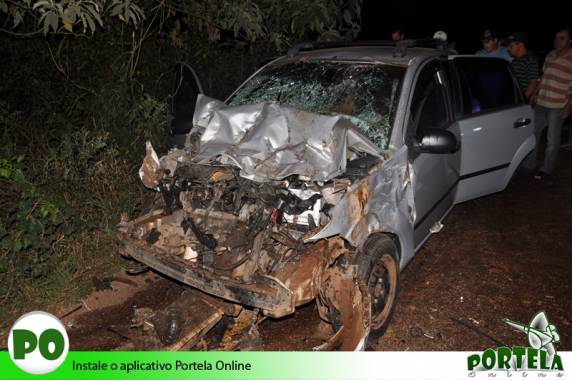 Veículo colidiu na traseira de um trator que trafegava pela rodovia,  em Tenente Portela
