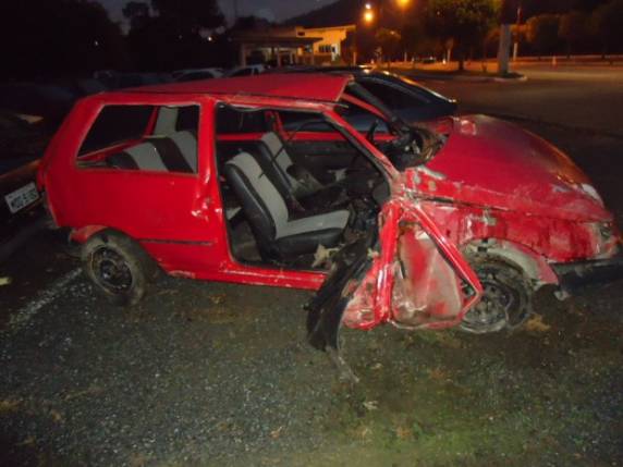 Acidente ocorreu em 

uma curva da SC-110 na madrugada deste domingo