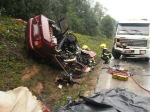 Veículos bateram de frente na manhã deste domingo em Ponte Serrada