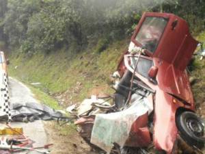 Veículos bateram de frente na manhã deste domingo em Ponte Serrada