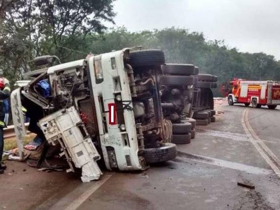 Acidente aconteceu na manhã desta segunda-feira (25)