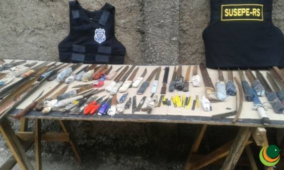 Agentes da Susepe apreenderam ainda 121 celulares e drogas em duas galerias