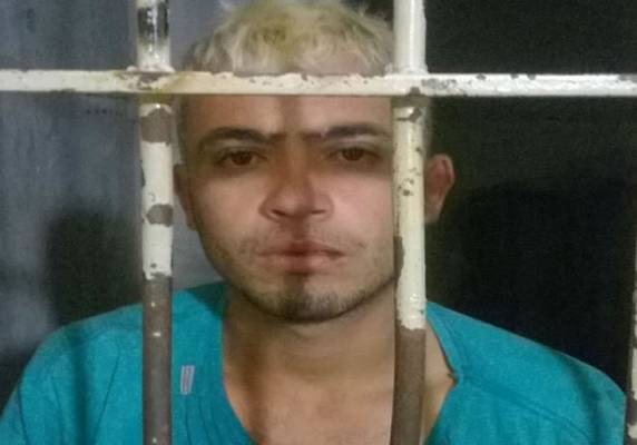 Armas e maconha foram encontrados do o elemento