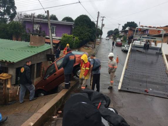 Moradora estava no local na hora do acidente, mas não se feriu