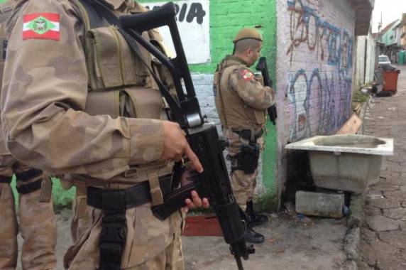 Polícia Civil e Militar cumpriu 60 mandados de busca e prisão na manhã deste sábado (30)