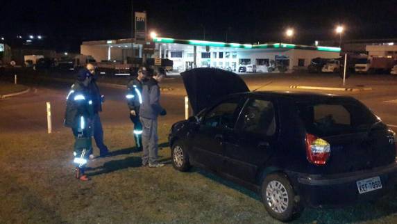 Veículo subiu no trevo durante a noite