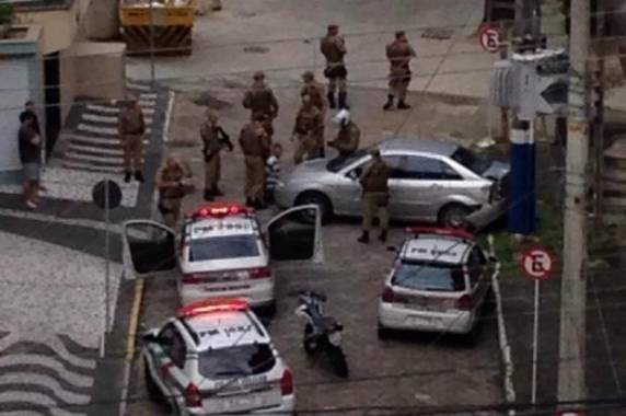 Com a dupla foram recuperados objetos roubados em Itajaí e uma arma