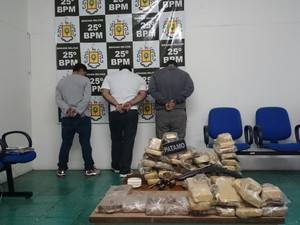 Homem foi flagrado pela Receita e PRF 

com mais de 350 kg na BR-290