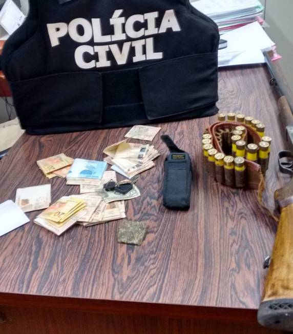 Operação Boca do Lixo 

foi realizada por 51 policiais civis. Cinco pessoas foram presas