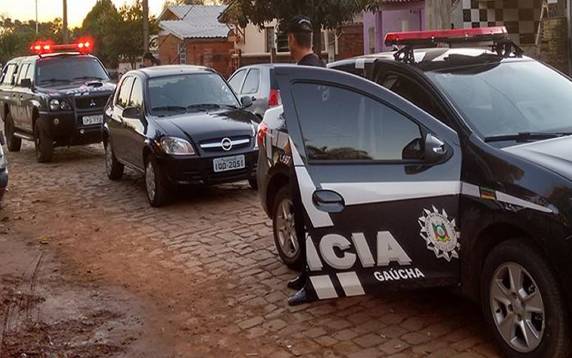 Operação Boca do Lixo 

foi realizada por 51 policiais civis. Cinco pessoas foram presas