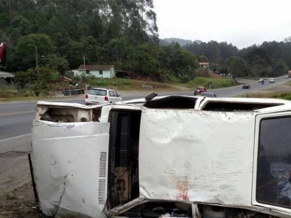Condutor de Gol perdeu o controle do veículo em Trombudo Central. 
Passageiro 

de 51 anos teve ferimentos leves