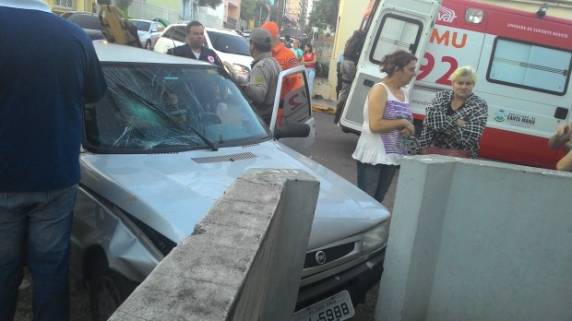 Colisão aconteceu na esquina das ruas dos Andradas com Conde de Porto Alegre