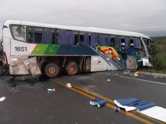 Veículo fazia linha Rio Grande-Iraí e transportava 14 passageiros