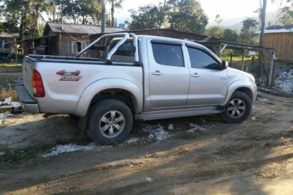 Crime aconteceu na tarde desta quarta na Rua 800. Suspeitos foram cercados após entrar em matagal