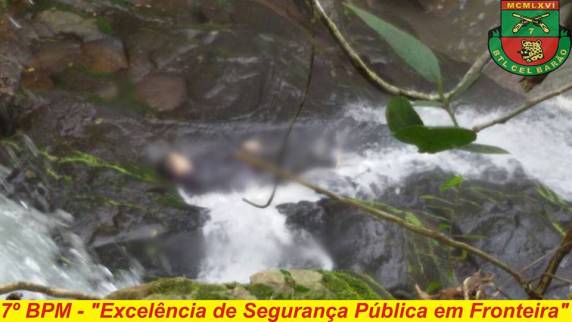 O corpo foi 

localizado por populares embaixo de uma cachoeira, no interior de Três Passos