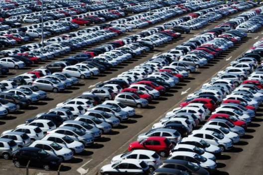 Inflação e juros altos diminuíram o poder de compra dos consumidores