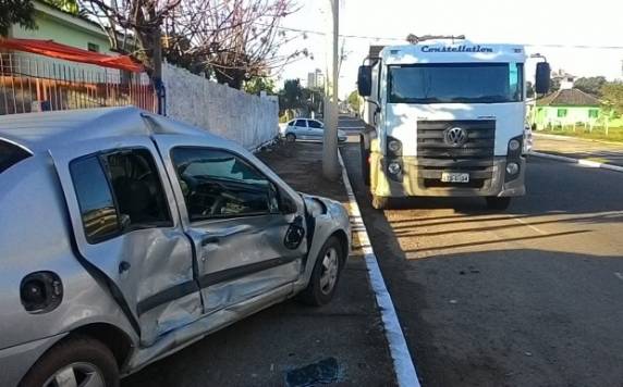 Colisão aconteceu na manhã desta sexta-feira, no bairro Passo D'Areia
