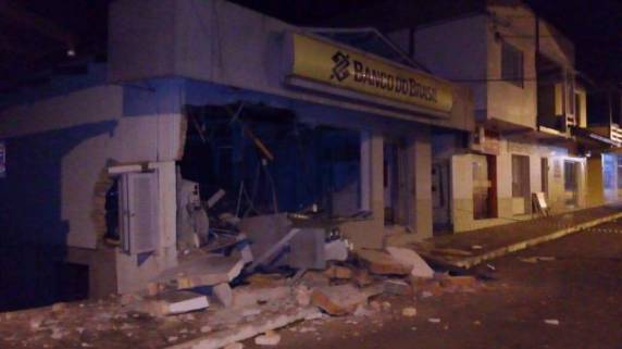 Duas explosões e quatro arrombamentos ocorreram em 

municípios de diferentes regiões do Estado entre a madrugada de sábado e este domingo