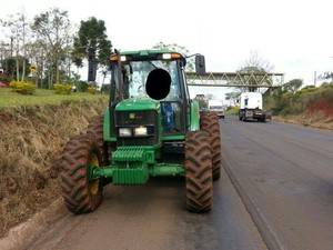 Veículo ocupava o 

acostamento e parte da pista em Pinhalzinho