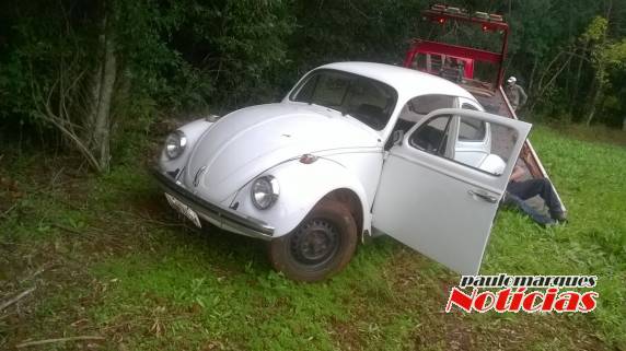 O veículo foi abandonado no interior