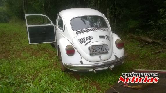 O veículo foi abandonado no interior