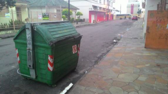 Outros dois suspeitos do furto 

conseguiram fugir do local