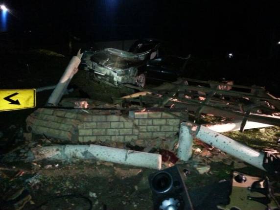 Acidente aconteceu na 

madrugada deste sábado (27) na BR-280