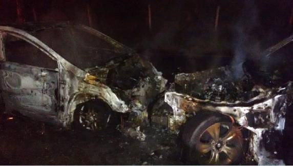 BMW X5 e Peugeot 3008 ficaram completamente destruídos em 

marginal