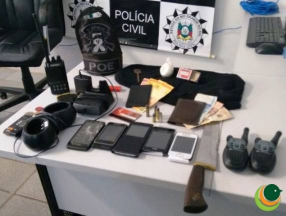 Três rádios transmissores estavam sintonizados na frequência da Brigada Militar