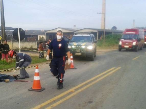 Acidente aconteceu na manhã desta sexta (10) em Sangão, no Sul de SC