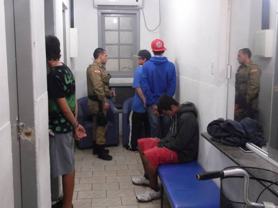 Cinco foram apreendidos por roubo pela PM