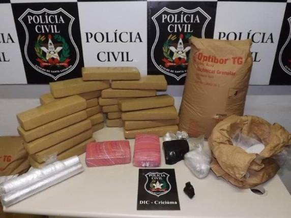 Polícia apreendeu pasta base da droga e outro material 

usado na produção