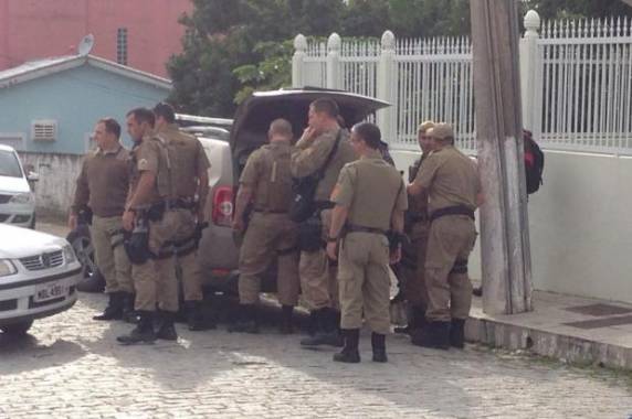 Seis bandidos teriam tentado sequestrar proprietário de uma relojoaria