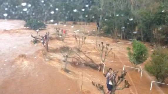 Vídeo mostra trabalho de salvamento no interior de Saudades, no Oeste