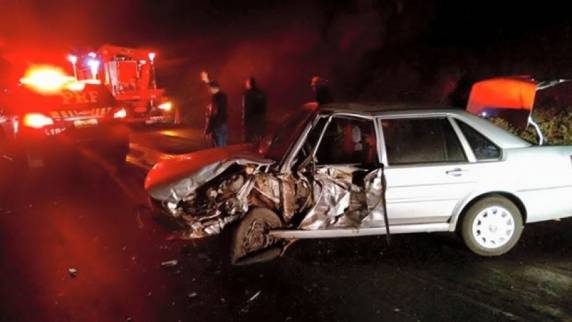 Carro onde as vítimas estavam foi atingido por caminhão