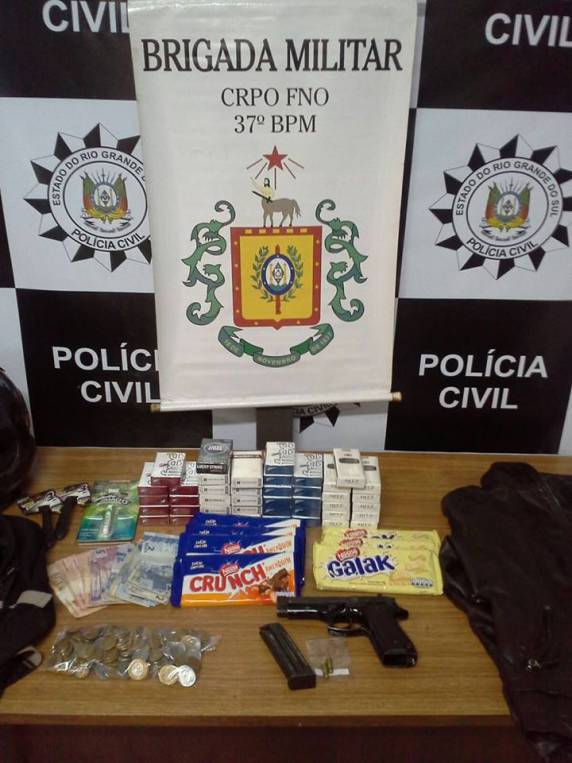 Após roubo no Mercado São Cristóvão, dupla de motociclistas armados é presa em flagrante pela Brigada 

Militar