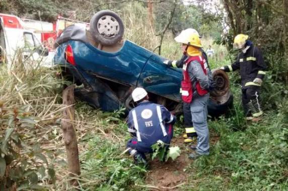 Acidente aconteceu na rua Kurt Meinert. Motorista morreu no local