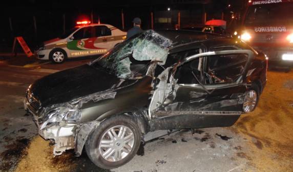 Acidente 

envolveu três carros e um caminhão
